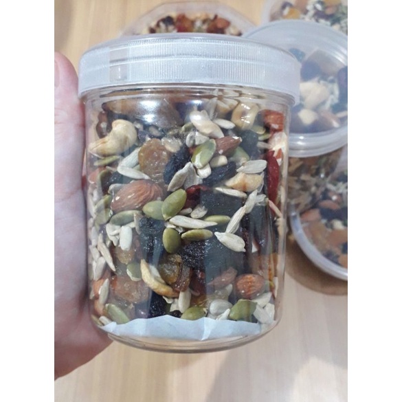 

trail mix nuts