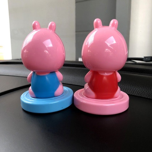 PEPPA PIG Boneka Figure Miniatur Pajangan Mobil Solar Piggy Pink Goyang Kepala Shacking Head