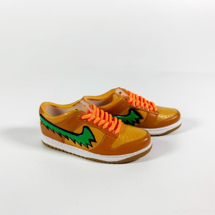 SB DUNK LOW GRATEFUL DEAD BEARS ORANGE 3D SNEAKERS KEYCHAIN MINIATUR