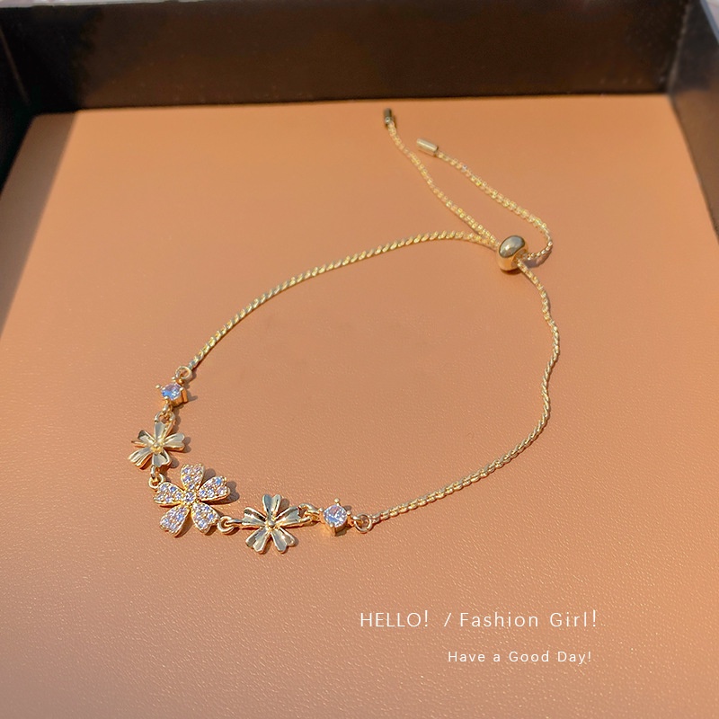 Gelang Desain Bunga Aksen Berlian Imitasi Bahan Alloy Untuk Wanita