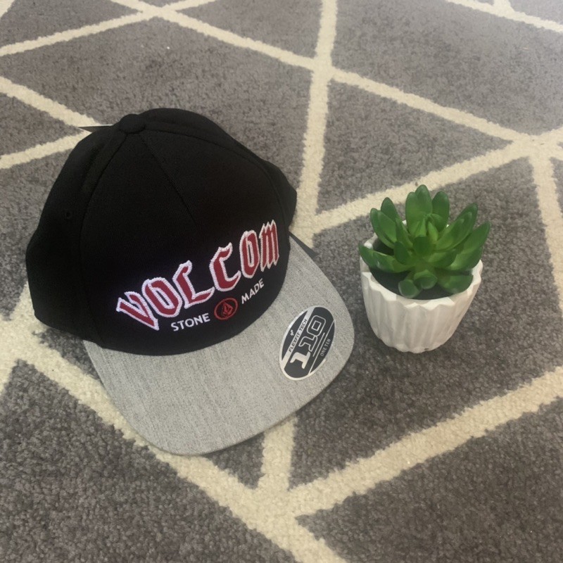 Topi volcom stone mad