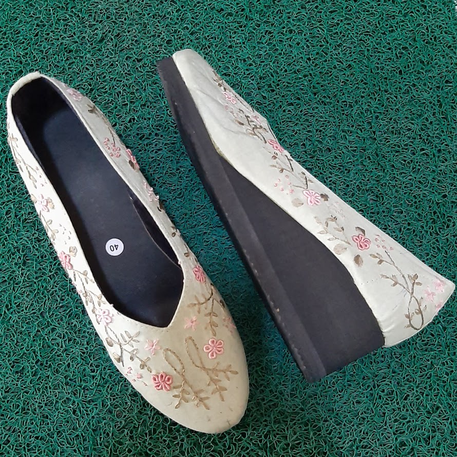 etnik fashion sepatu hak tinggi wanita pesta wedges slip on terbaru murah sulam hijau pupus