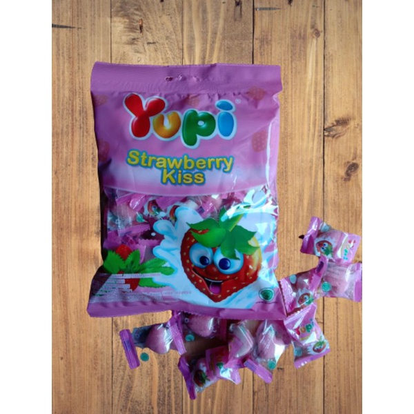 

yupi strawberry kiss120g