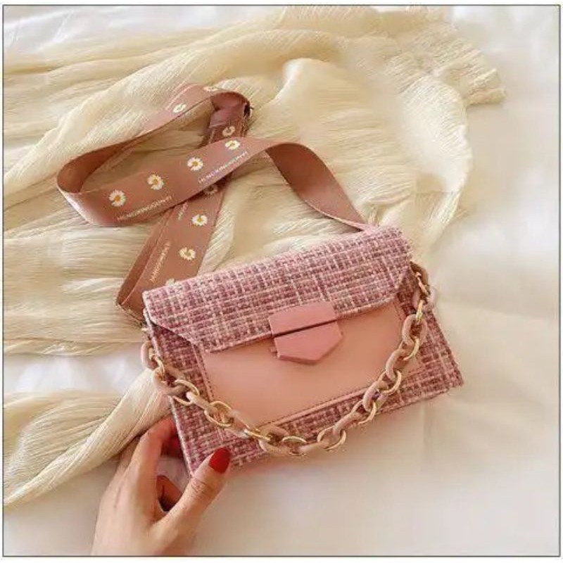 

Kode: SALE ELJ 5708 IDR : 95 rbukuran: 14 x 20 x 7 cm Warna : Black, Blue, Pink, Yellow