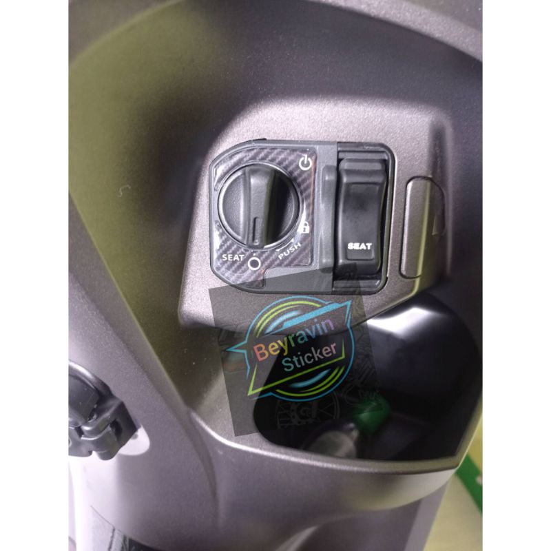 Sticker emblem tutup kunci kontak scoopy keyless timbul