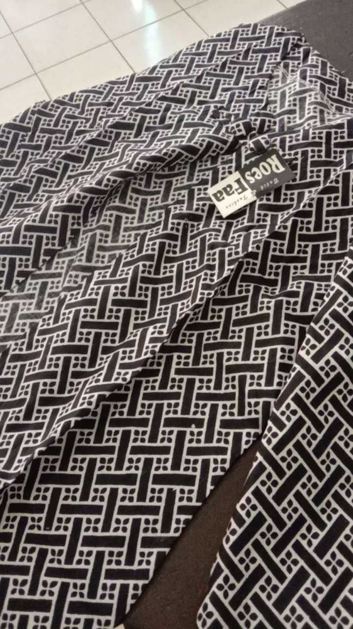 Bolero Monochrome Blazer Batik Wanita Modern Elegan