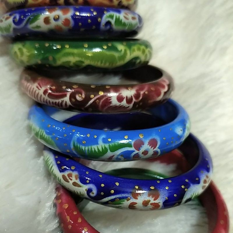 

Gelang kayu lukis