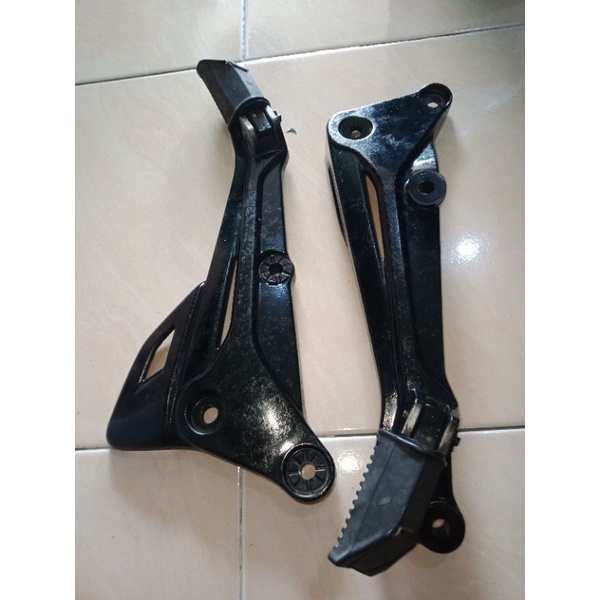 Postep Footstep Bostep Step Dudukan Pijakan Kaki Belakang Kanan Kiri Suzuki Smash Titan original