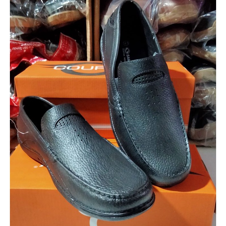 sepatu santai terlaris.berkualitas anti air nyaman dikaki