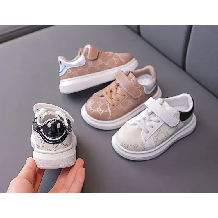 (Kiddiwear) Sepatu Sneakers anak / Sepatu Anak Casual  Import Usia 1-5 Tahun mbk87