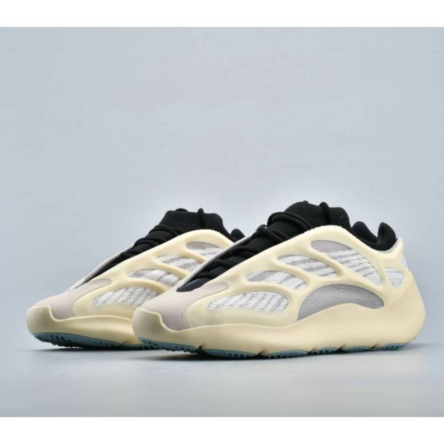 Sepatu Adidaa Yeezy Boost 700 V3