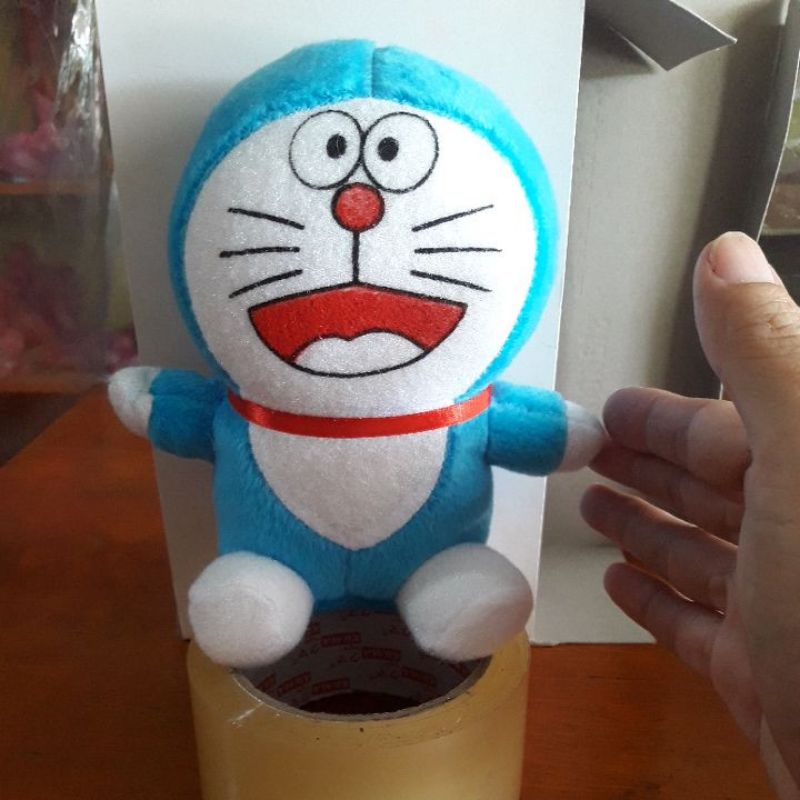 Boneka doraemon mini
