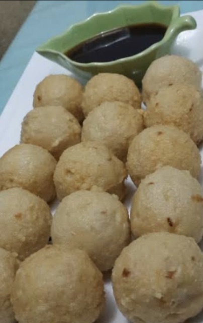 

Pempek asli palembang Rp.3500/piece ( paket isi 10 mix)