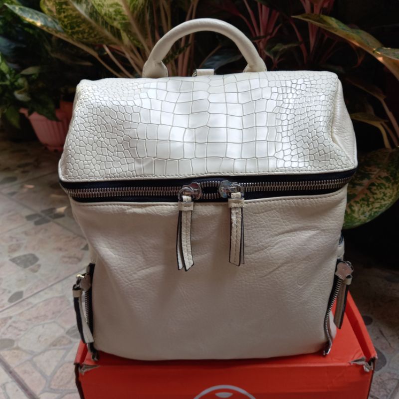 Preloved tas Ransel wanita brand BRHAS PATI