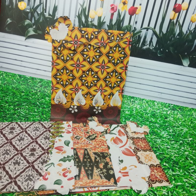 

Kertas Kado Instan Kecil Bungkus Kado Instan Kecil seri BATIK -Heart Design