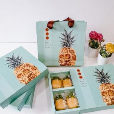 

3.3 Promo >> Kotak / Box Nastar Taiwan with Paper Bag