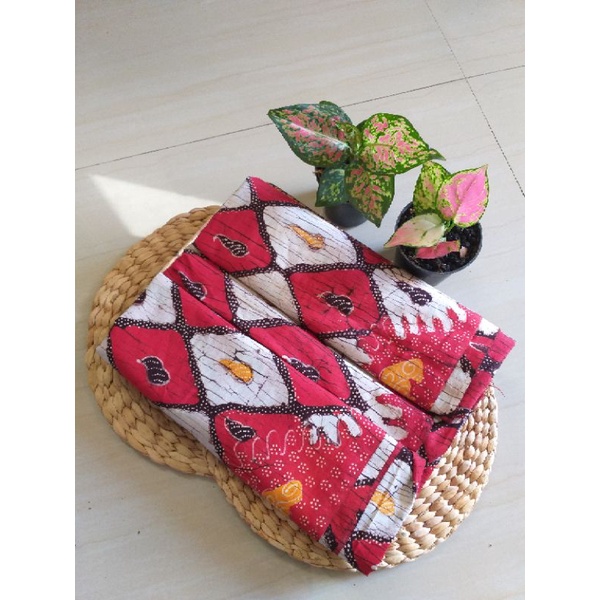 Kain Batik Tulis Madura Warna Merah Berani