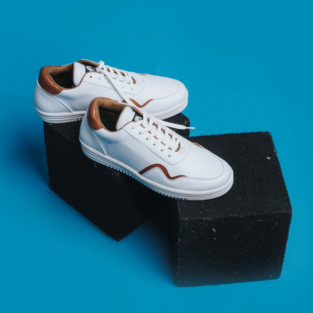 Chrollo White | Sepatu Sneakers Putih Original Casual Kasual Polos Pria Lokal Ori Footwear New | FORIND Lvnatica