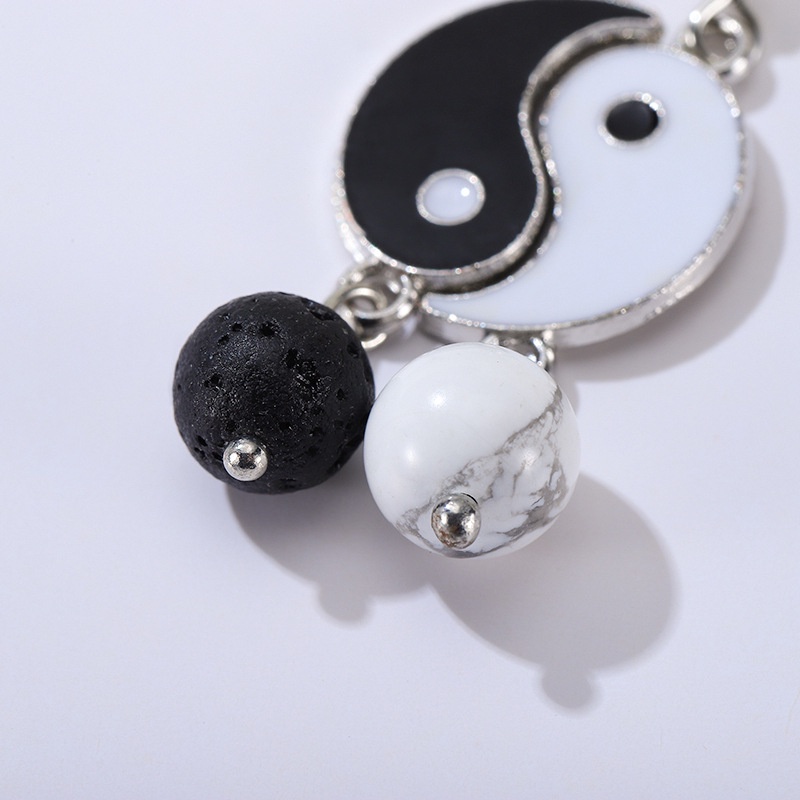 1 Pasang Anting Kait Bentuk Yin Yang Asimetris Bahan Alloy Warna Hitam Putih Gaya China