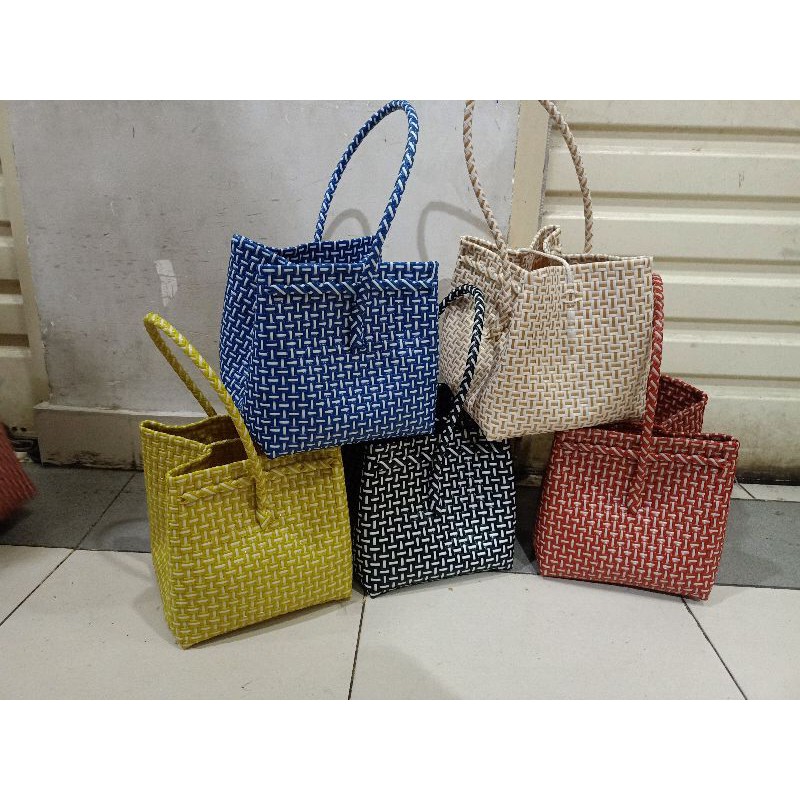 

tas anyaman jali kotak 18 isi 1 pcs terlaris dan termurah