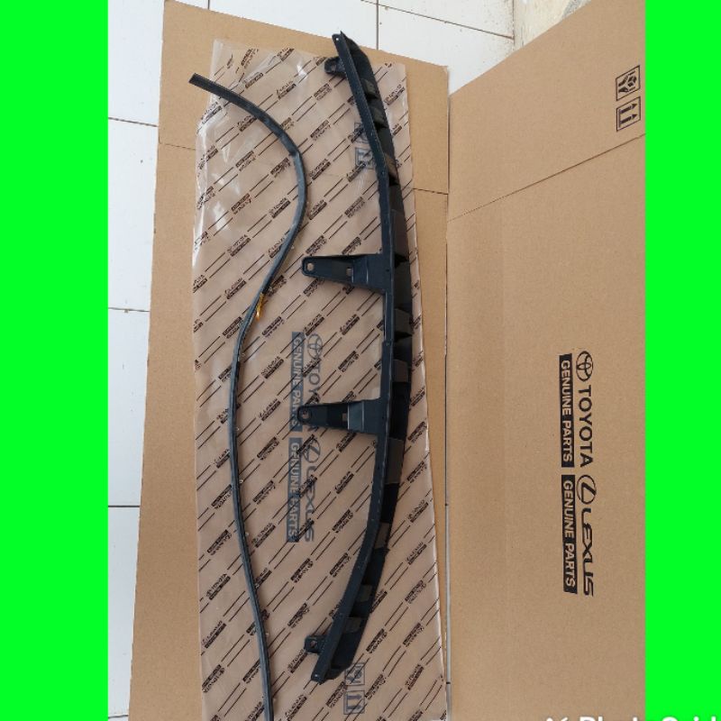 BREKET DUDUKAN GRILL FORTUNER VNT ORIGINAL