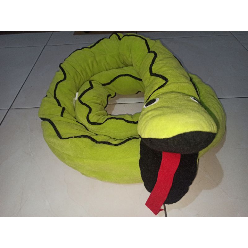 Boneka berbentuk ular (preloved)