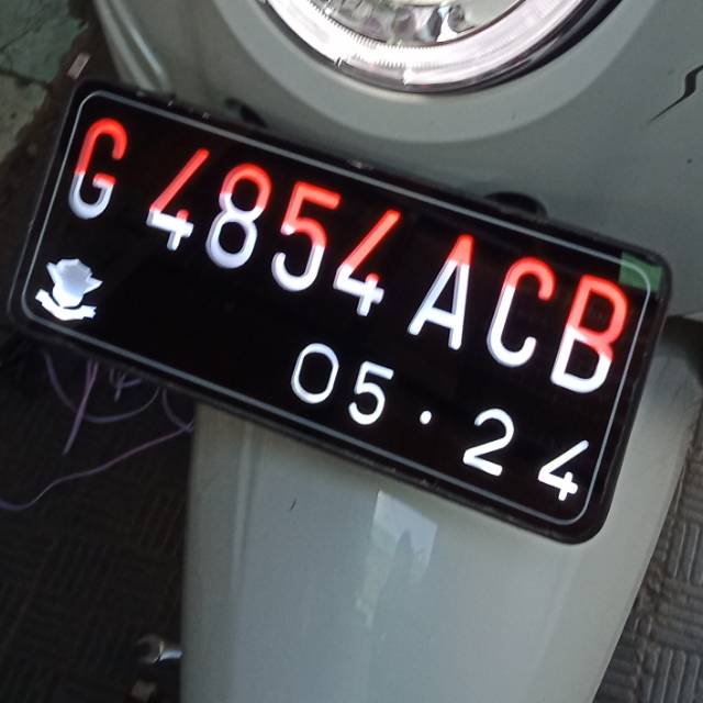 Plat nomor motor nyala 2 warna