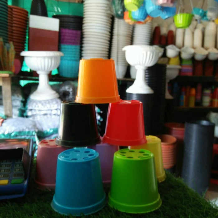 pot warna nkt 8cm//pot tanaman kecil(kaktus).