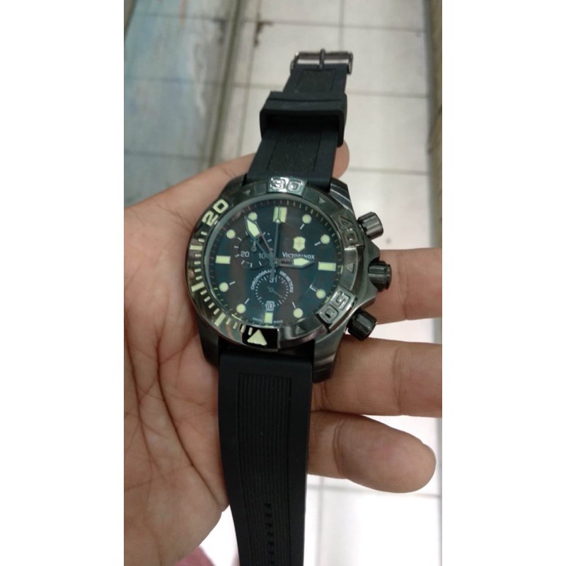 Jam VICTORINOX Clone