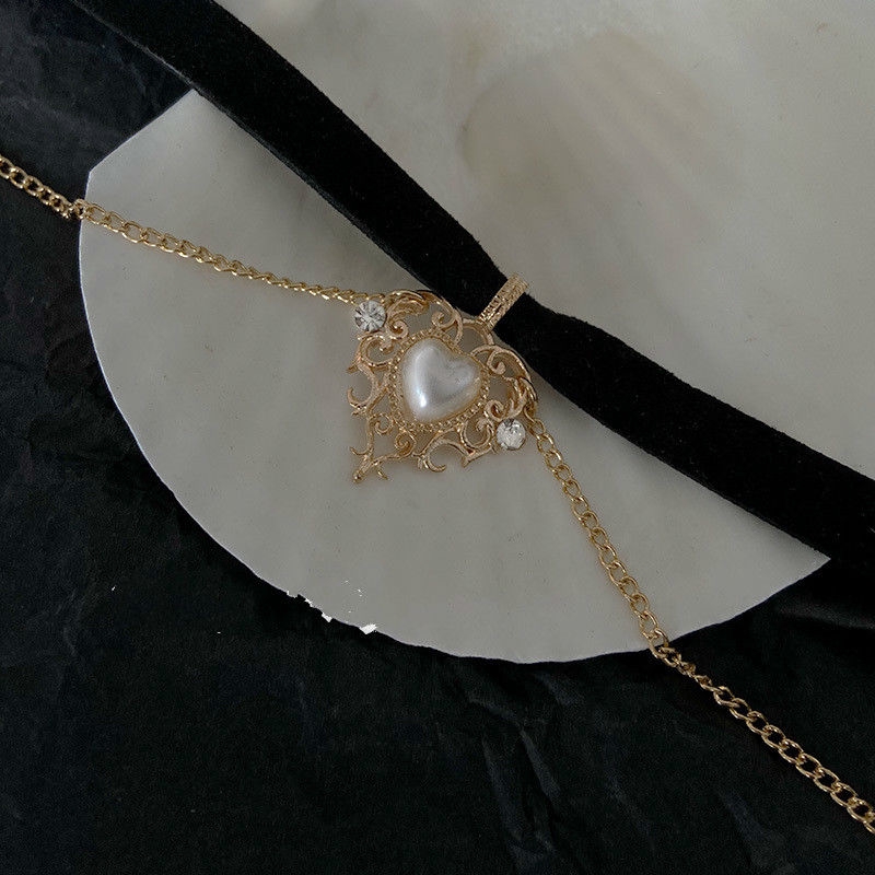 Kalung Choker Pendek Bahan Velvet Dengan Liontin Hati Peach Gaya Retro Untuk Wanita