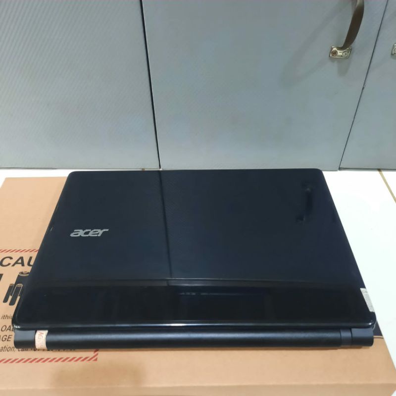 Laptop Acer Aspire E1-470G Cor i3 Dualvga Nvdia Geforce 820M 2GB Ram 4GB HDD 500GB Layar 14 inch Windows 10