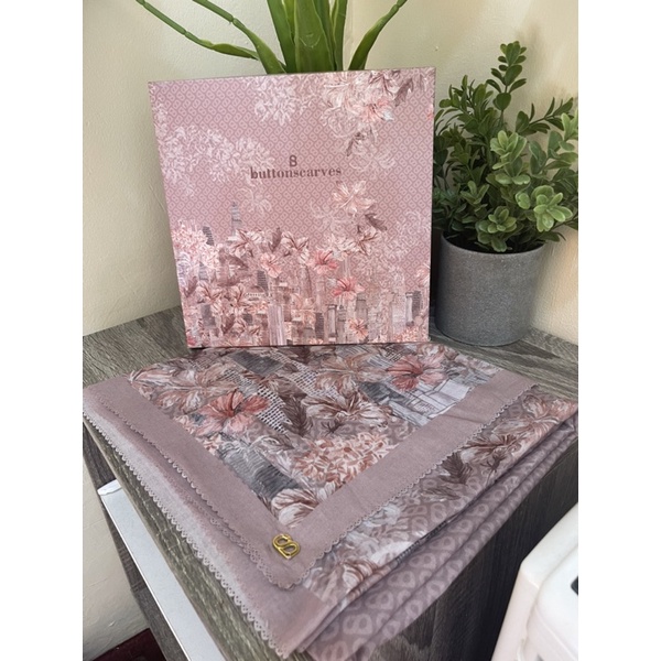 Buttonscarves malaya Preloved