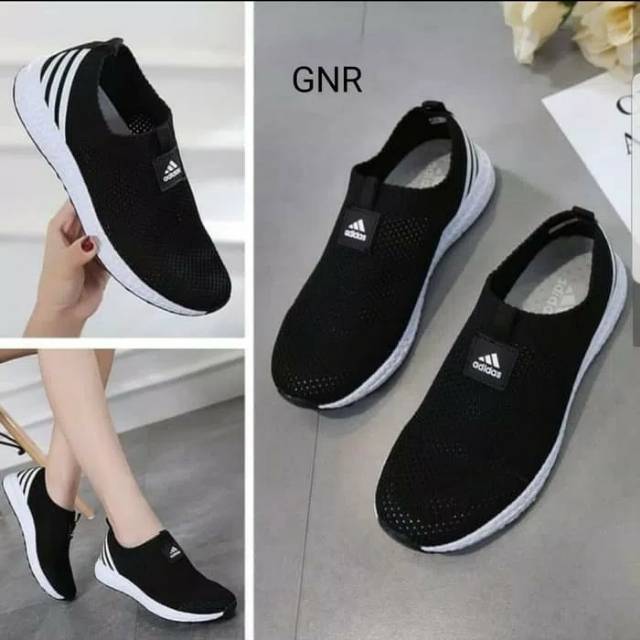 Sepatu slip on sneakers adidas wanita