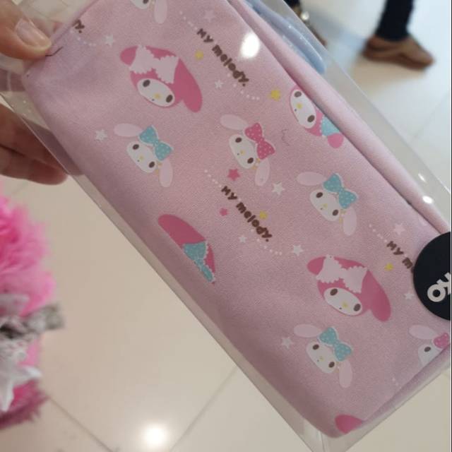 

kotak pensil dan sandal