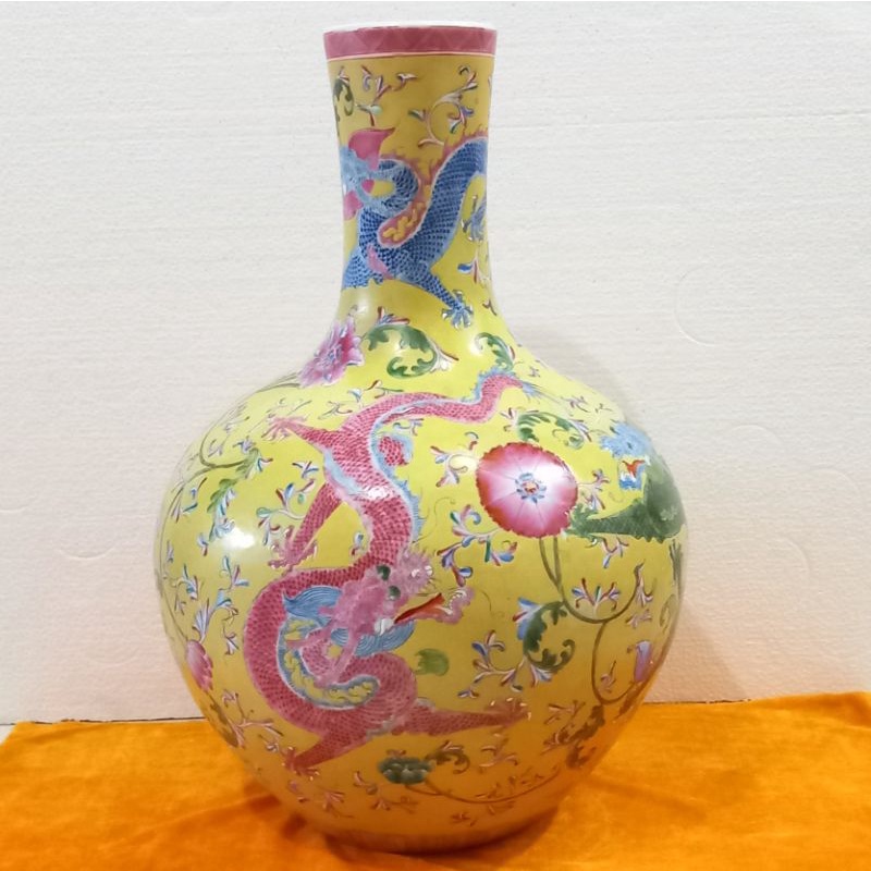 Vas bunga motif naga