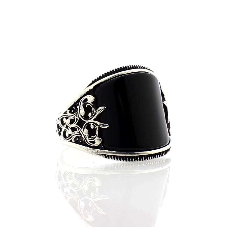 Cincin Model Melengkung Bahan Stainless Steel Warna Hitam Gaya Vintage Punk