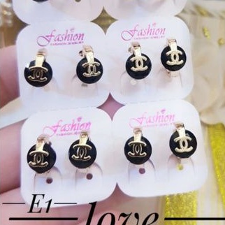 TiTanium anting wanita DC4