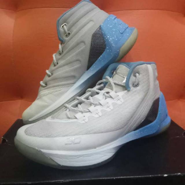 UNDER ARMOUR CURRY 3