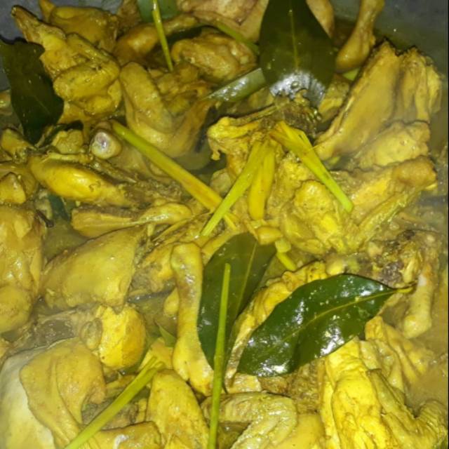 

Paling laris ! Ungkep ayam bumbu kuning 1 ekor plus spesial sambal kemangi