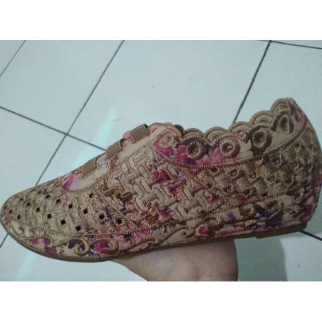 Sepatu wedges 4 cm asli bordir by Kyrana collection