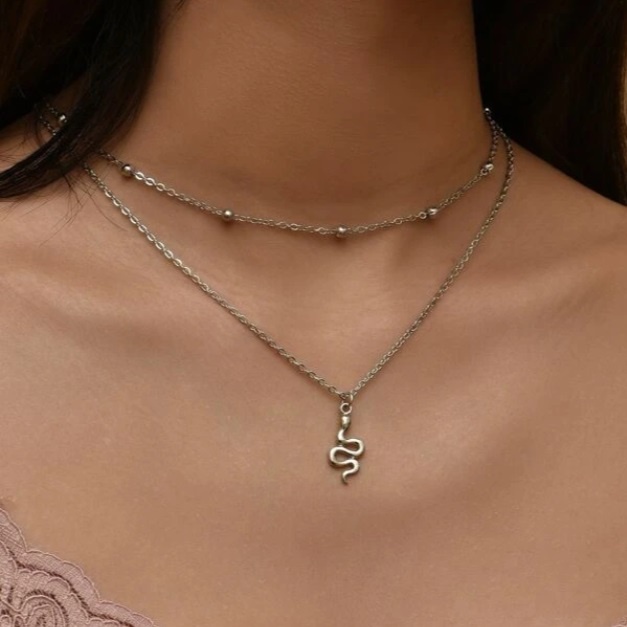 Kalung Rantai Multilayer Dengan Liontin Kupu-Kupu Bintang Warna Emas Untuk Wanita