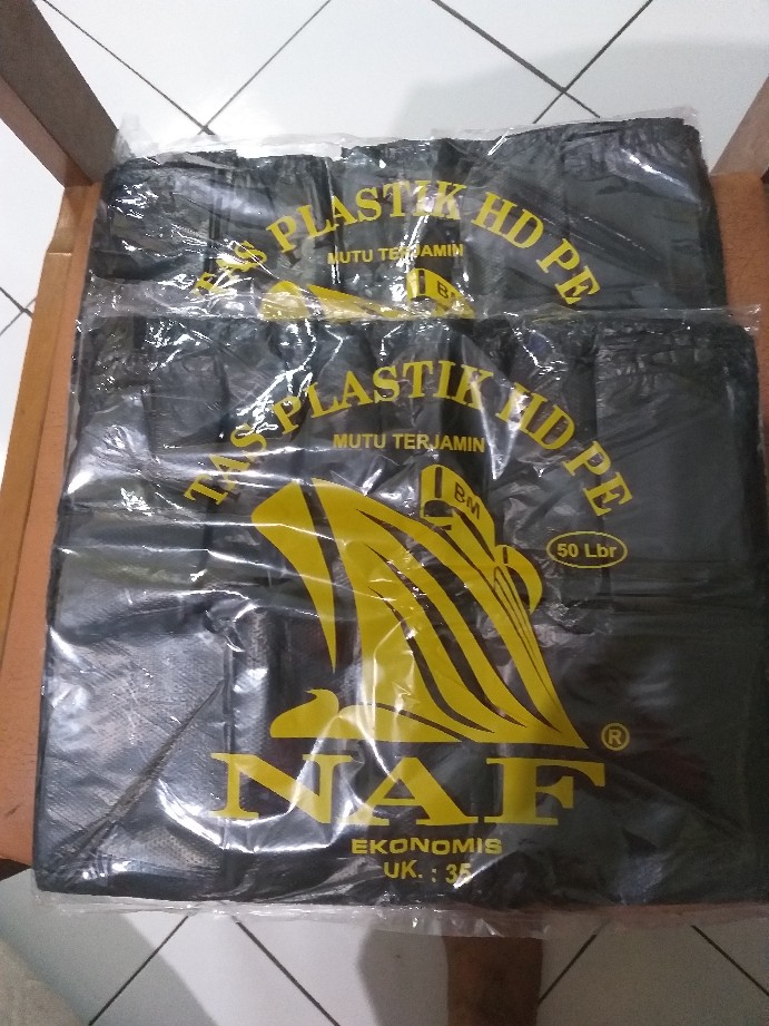 Kantong Kresek Kantong Plastik Ekonomis Naf Hitam Ukuran. 35 ( 50 Lbr )