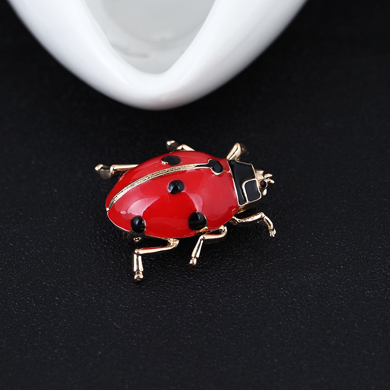 Bros Pin Enamel Bentuk Kumbang Warna Merah