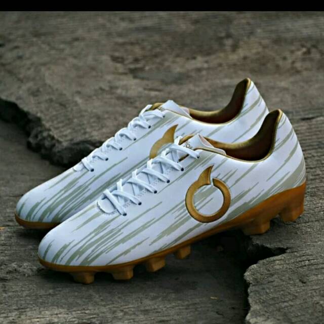 Sepatu Bola Ortuseight Raven FG White Gold Original