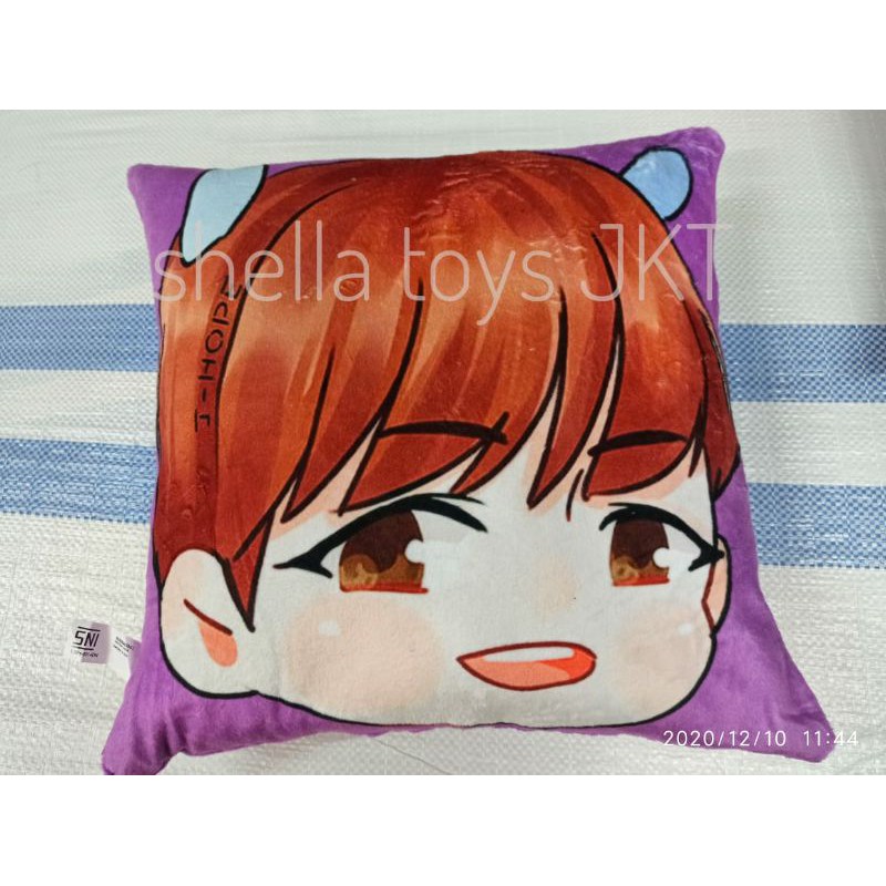 Bantal kotak anime Bts