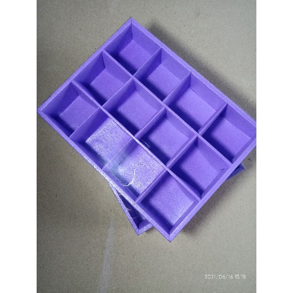 

new kotak box sekat 12 (6 cm persekat dan tinggi 5 cm)