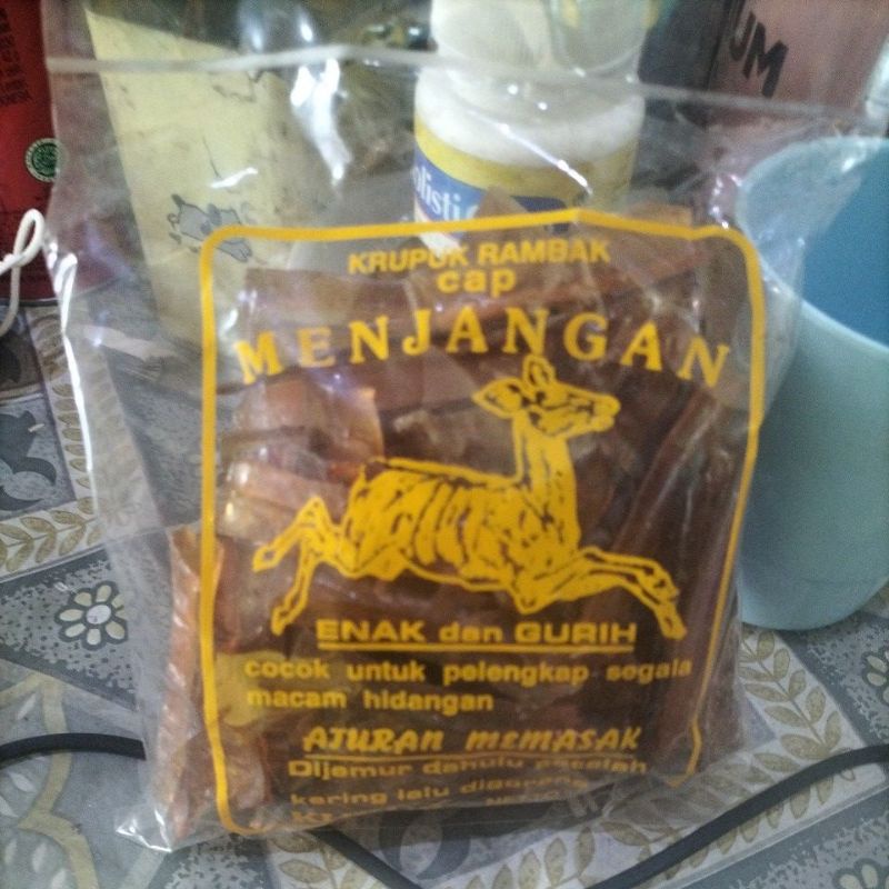 

Krupuk rambak kerbau cap menjangan