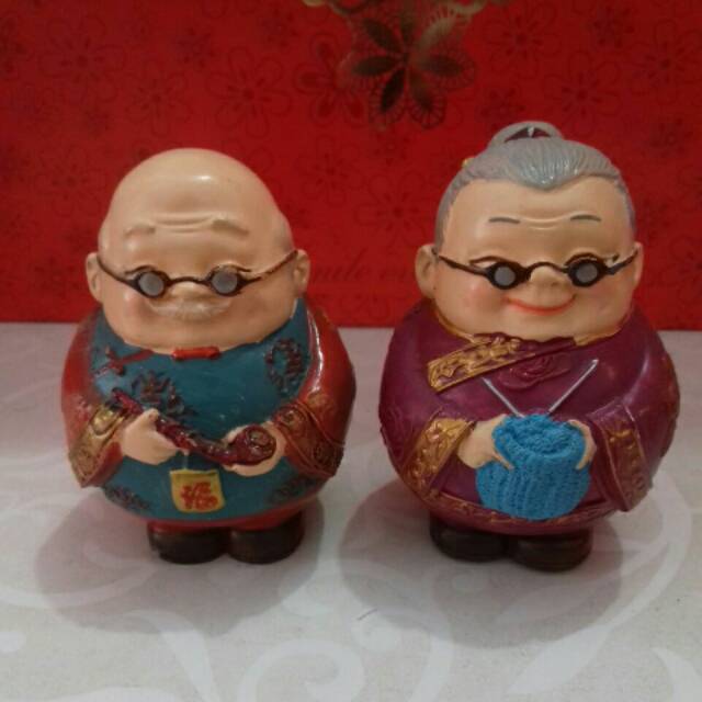 Patung pajangan kakek nenek