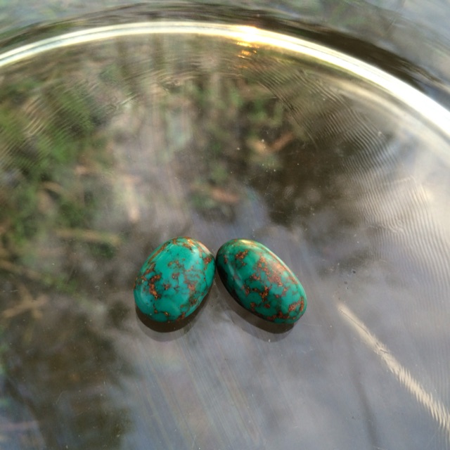 Batu Pirus hijau serat emas