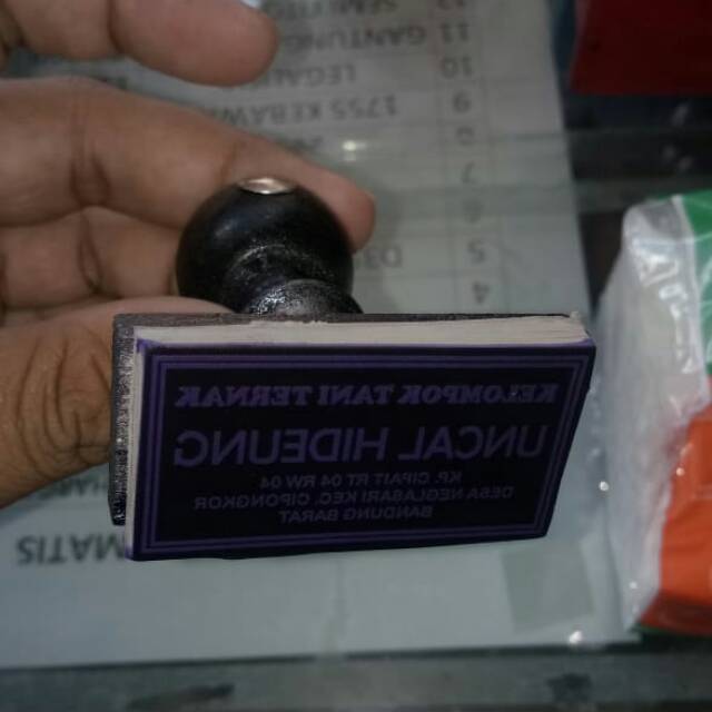 

Stempel semi otomatis